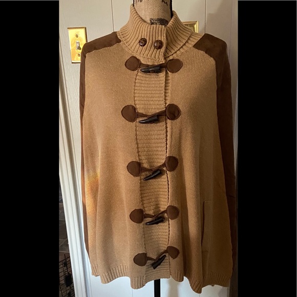 Reba Sweaters - NWT Reba OS Sweater Poncho camel and dark brown